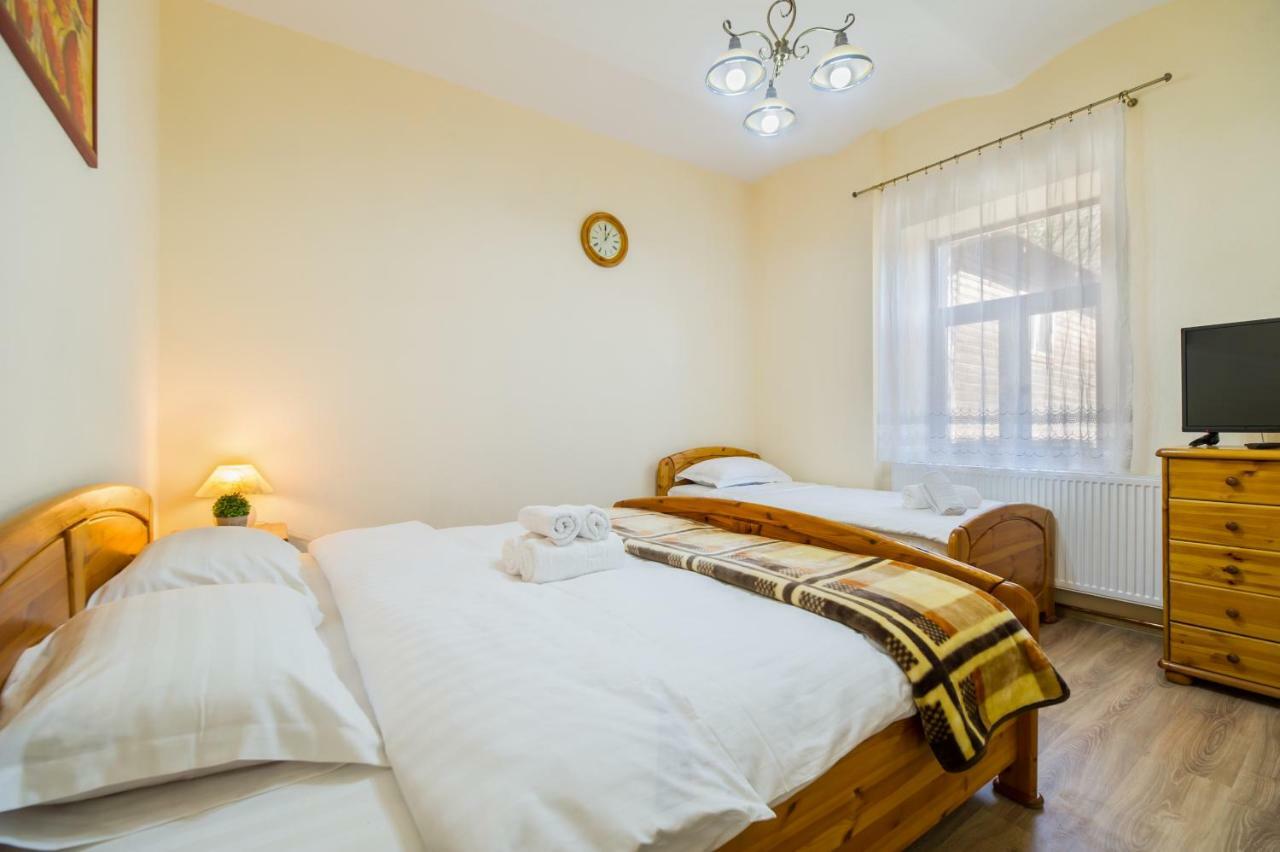 Apartment Carol Private Yard With Barbeque And Parking Sinaia Exterior foto